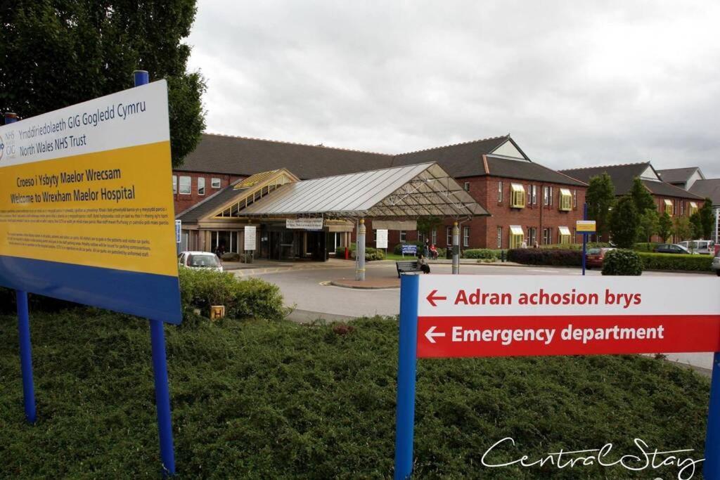 Wrexham Central Stay Apartment Seven Екстер'єр фото